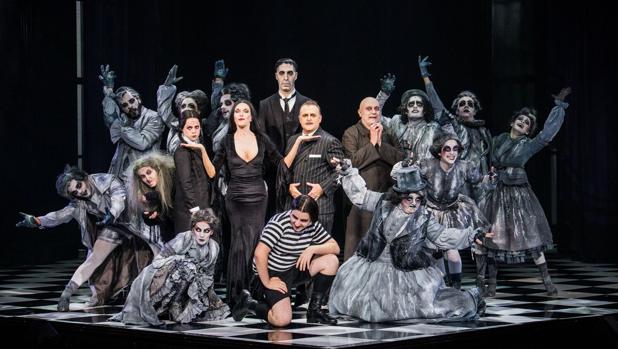 Una escena de la obra de la Familia Addams